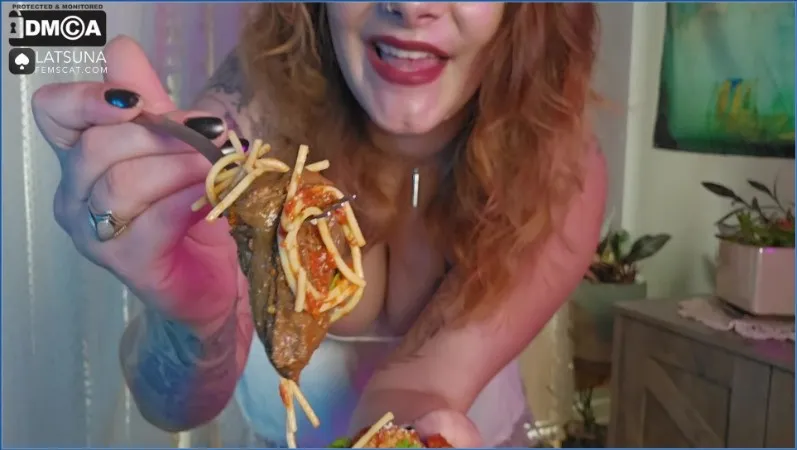 Lady Tsunam Serves Fresh Scat Dinner in New Zealand - wideo scat na GownoHub