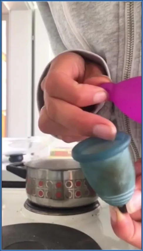 Vegan Linda pokazuje tydzień siusiu, kupy i okresu - wideo scat na GownoHub