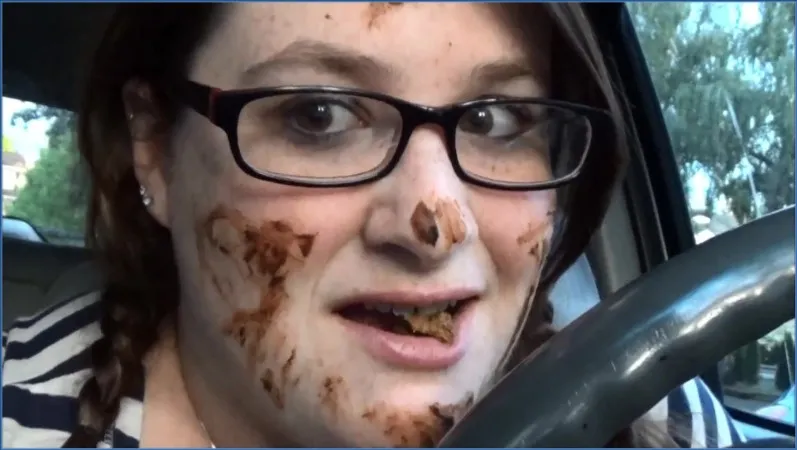 Samantha Starfish i woreczek pełen kału - wideo scat na GownoHub