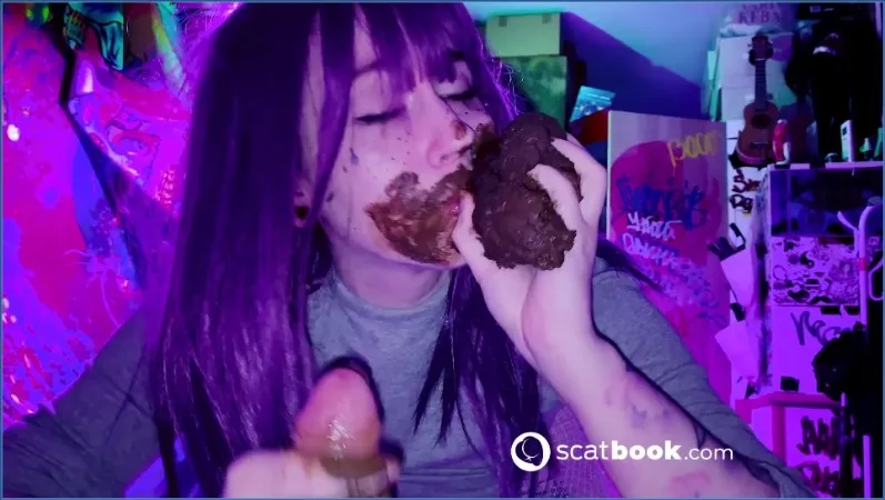 Betty Parlour atakuje kałem późno w nocy - wideo scat na GownoHub