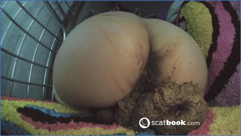 Poranna kawa Betty kończy się chaosem z kupą - wideo scat na GownoHub