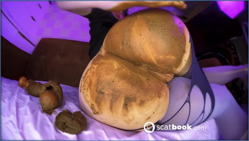 Sweet Betty Parlour napycha się solidnie podczas brudnej zabawy z kupą - wideo scat na GownoHub