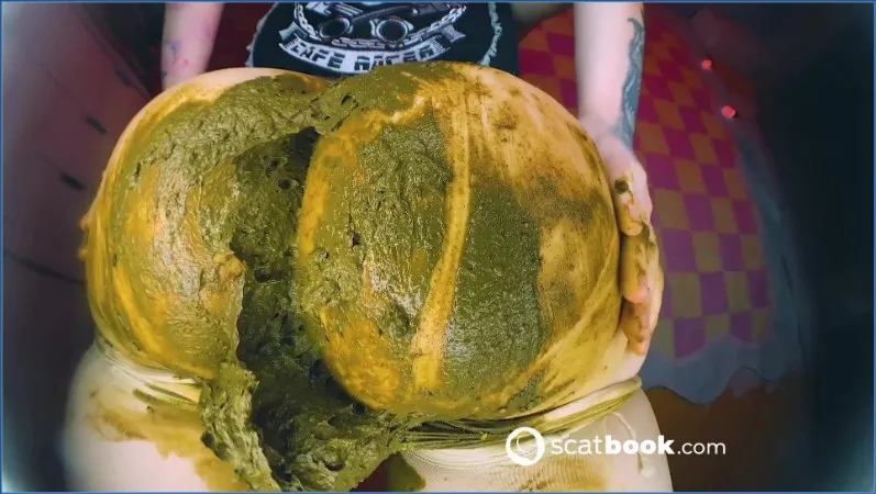 Sweet Betty Parlour przygniata twoją twarz ciepłą poduszką swojego tyłka - wideo scat na GownoHub