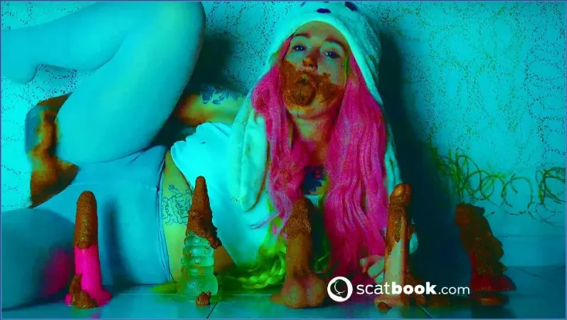 Sweet Betty Parlour jako rozpustna Scat Milf tarzająca się w brudzie - wideo scat na GownoHub