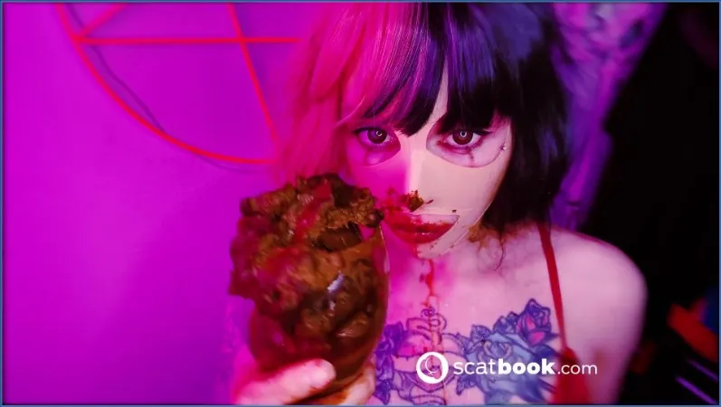 Sweet Betty Parlour i Mimic bawią się brudną kupą we dwoje - wideo scat na GownoHub