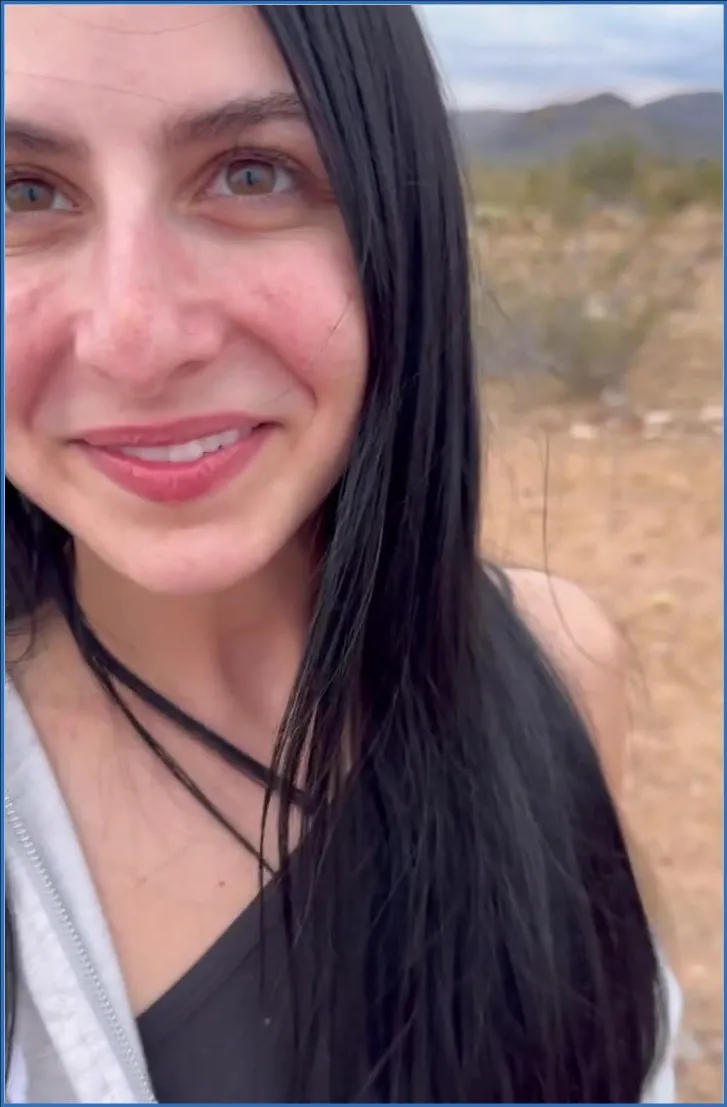 Kaitlyn Katsaros zatrzymuje się przy drodze, by szybko oddać kupę pobierz na GownoHub