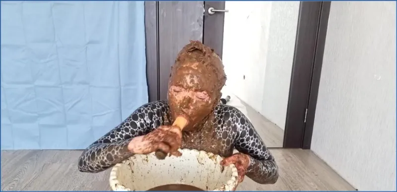 Scatlina podaje kawiorowa kolacje z 17 porcjami w opuszczonej restauracji - wideo scat na GownoHub