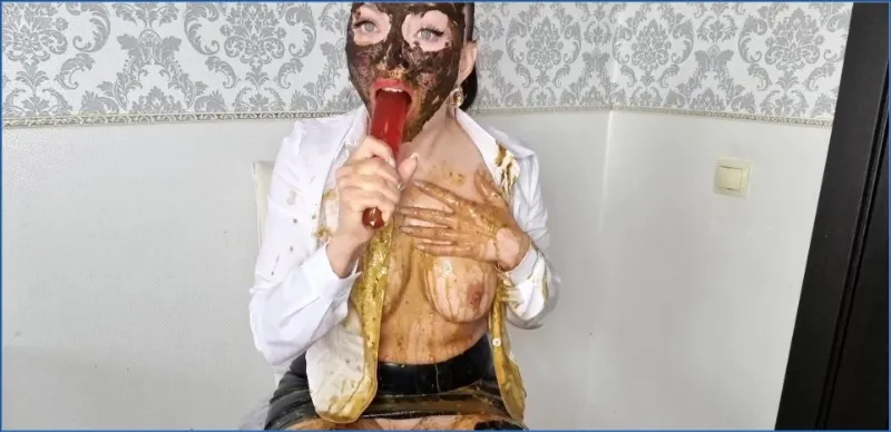 Scatlina jako sprośna sekretarka i jej brudna przerwa na kupę - wideo scat na GownoHub