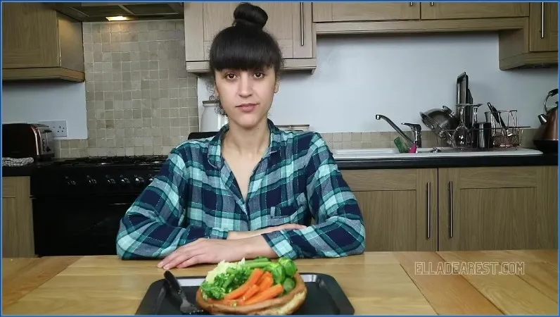 Ella Dearest podaje niedzielny obiad z gównem w roli głównej - wideo scat na GownoHub