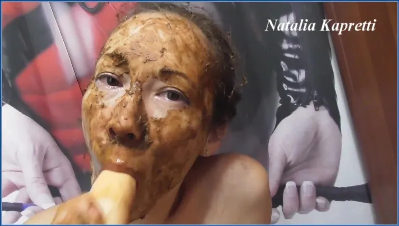 Natalia Kapretti robi w majtki, zjada kupę i się masturbuje - wideo scat na GownoHub