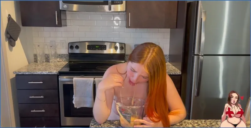GingerCris wymiotuje do pudelka-niespodzianki w goracym solo - wideo scat na GownoHub