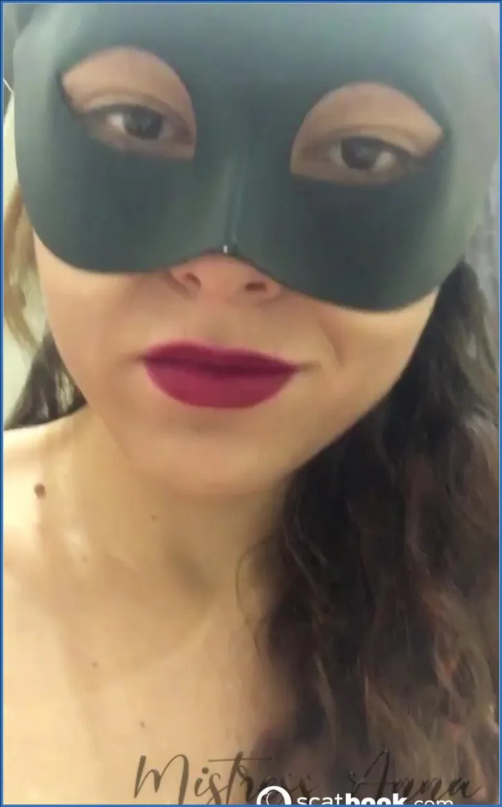 Poranny rytuał Mistress Anny odbywa się w ustach niewolnika - wideo scat na GownoHub