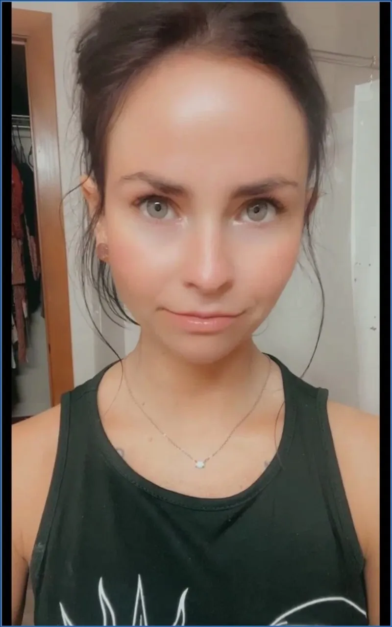 LilbuttLex pokazuje swoja mala dziwke przy zabawie zabawkami analnymi - wideo scat na GownoHub