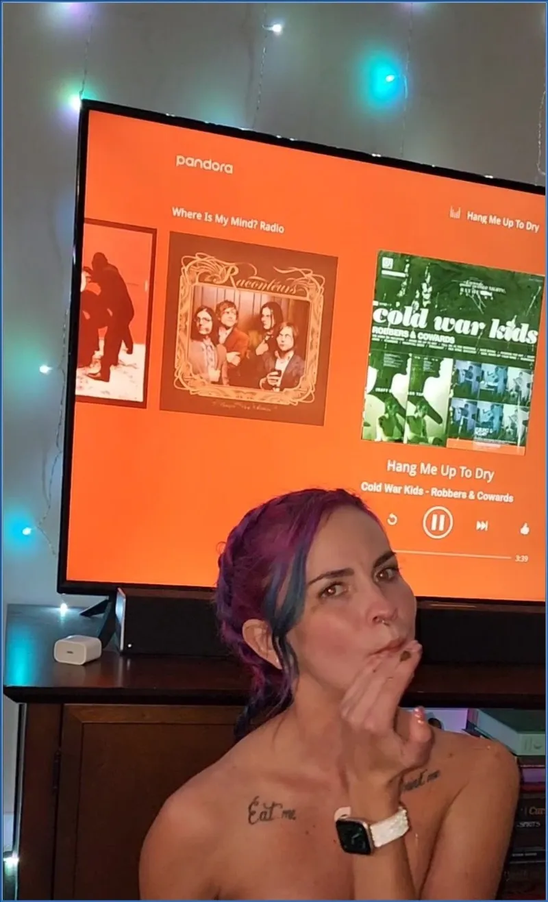 LilbuttLex i jej nowy partner przy fistingu analnym - wideo scat na GownoHub