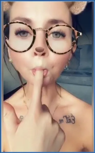 LilbuttLex wyciska korek z rozciągniętego tyłka - wideo scat na GownoHub
