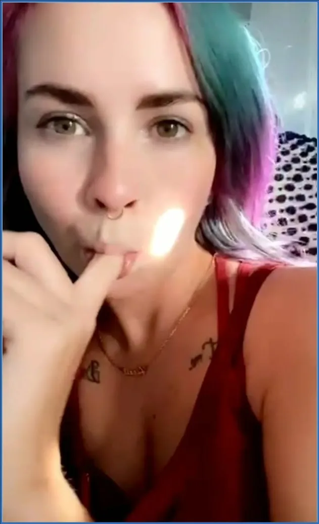 LilbuttLex kosztuje własną dziurkę metodą ass to mouth - wideo scat na GownoHub