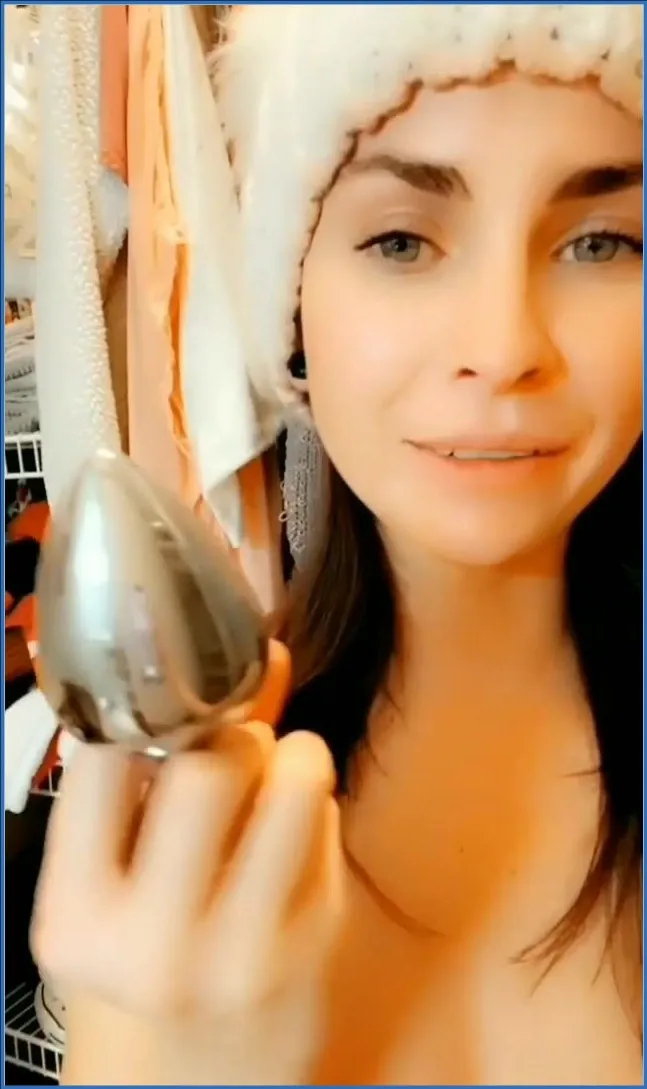 LilbuttLex w tandze bawi się plugiem i ass to mouth - wideo scat na GownoHub