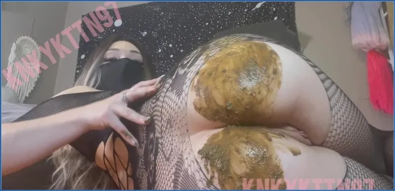 KnkyKttn97 smaruje jędrny tyłek brązową breją - wideo scat na GownoHub