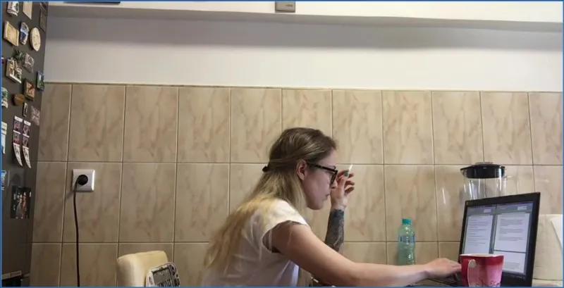 Josslyn Kane wypuszcza kupe do malej kuchennej zlewki pobierz na GownoHub