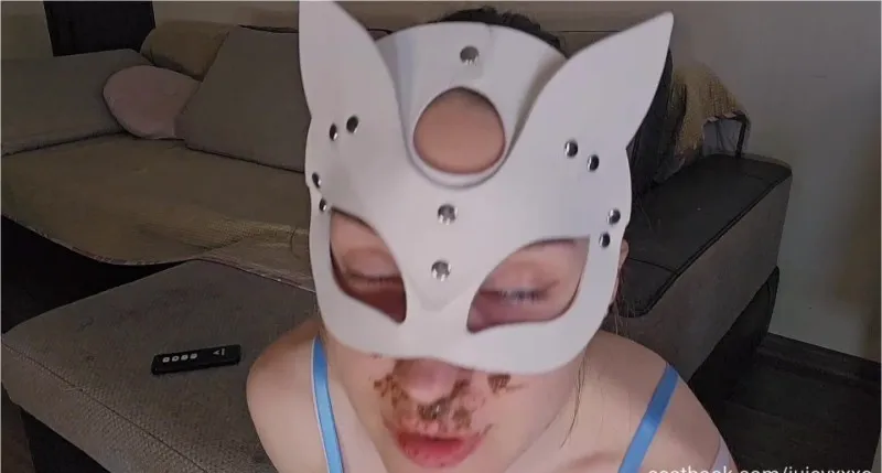Juicy XXXO całkowicie umazuje się kałem podczas ostrego anala - wideo scat na GownoHub