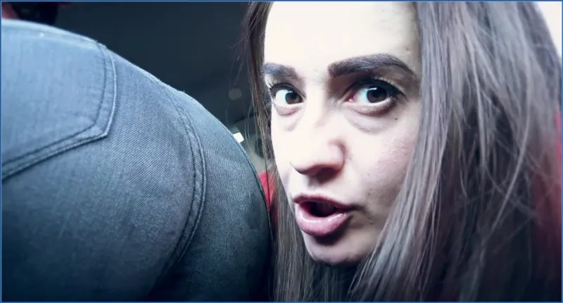 HotDirtyIvone i przyjaciółka zamieniają auto w kawiorowe boisko - wideo scat na GownoHub