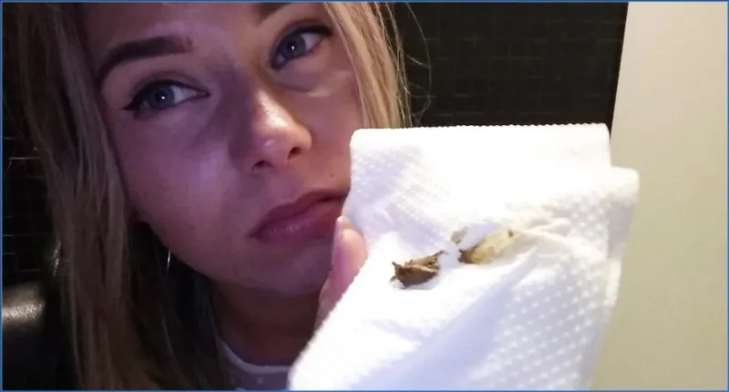 HotDirtyIvone robi swoje śmierdzące wypróżnienie na dworze wśród ludzi - wideo scat na GownoHub