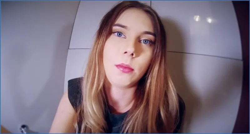 HotDirtyIvone traktuje cię jak swoją osobistą toaletę - wideo scat na GownoHub