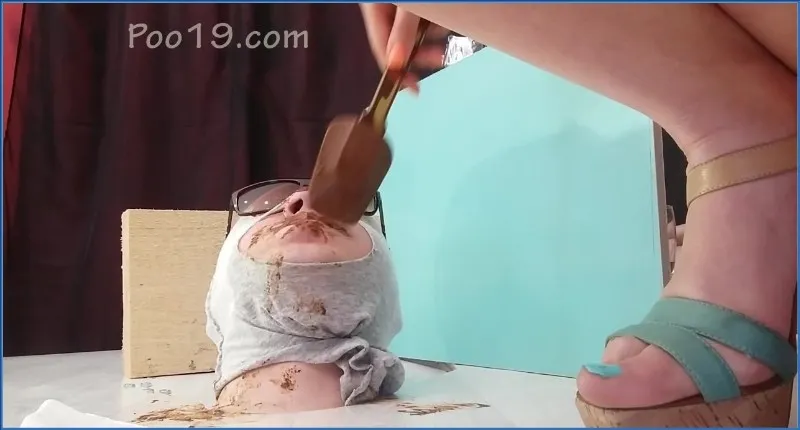 Poranny piknik Milany Smelly z kupą i fajką wodną - wideo scat na GownoHub