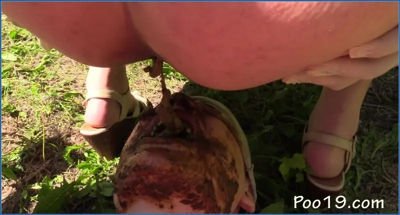 Milana Smelly tresuje nowego niewolnika Teda kupa i ponizeniem - wideo scat na GownoHub