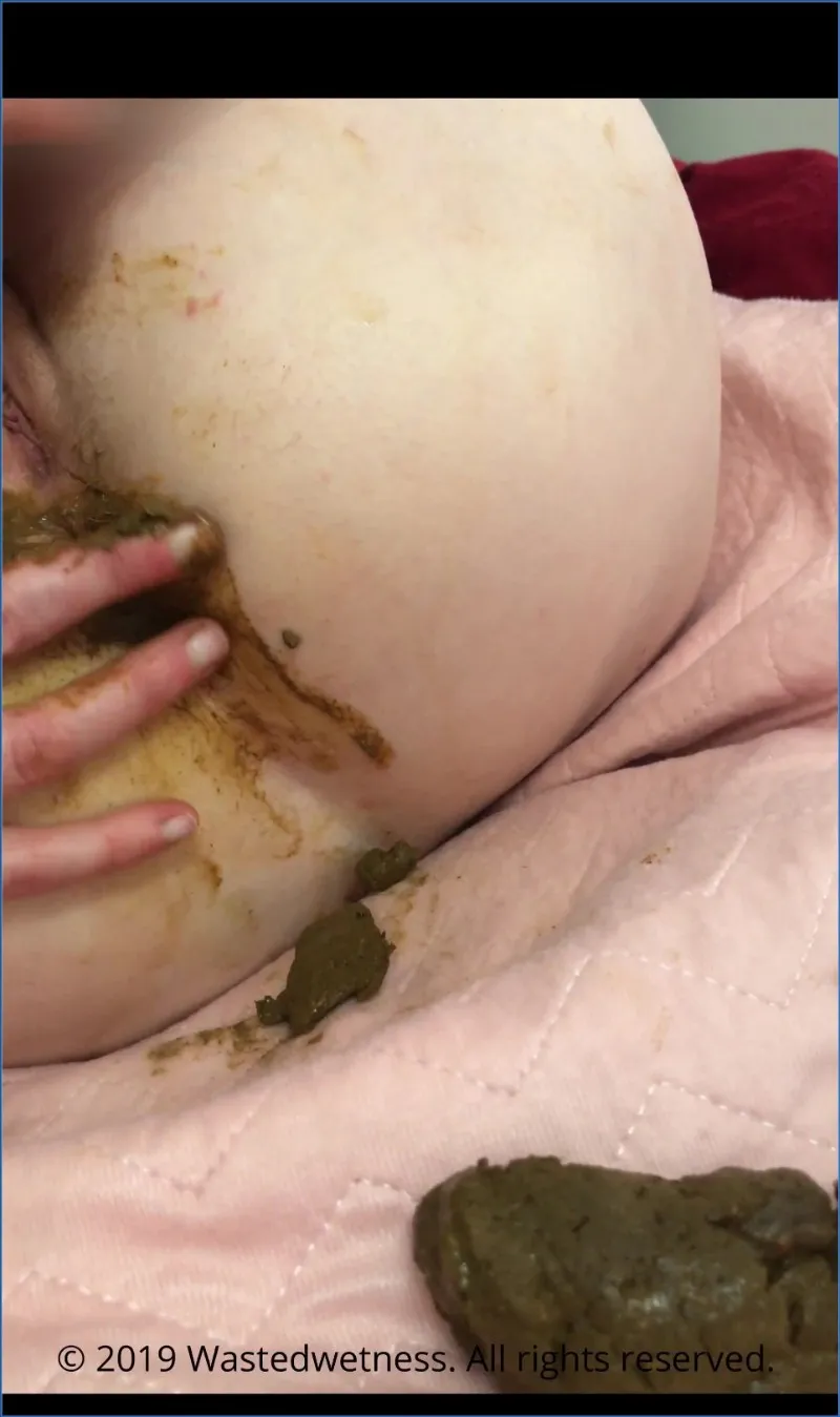 Wastedwetness i jej zona przy lesbijskim lizaniu kaviaru - wideo scat na GownoHub