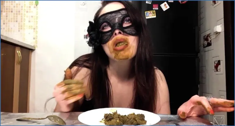 Scat Lina zjada swoje kupiaste sniadanie do konca - wideo scat na GownoHub