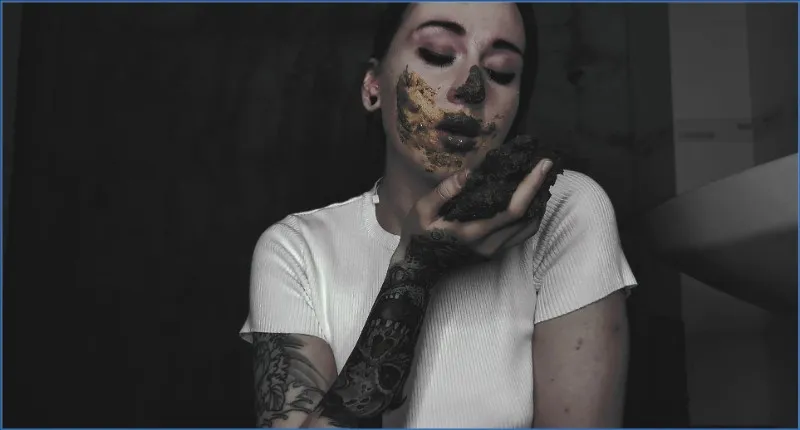 SweetBettyParlour wyczarowuje prawdziwe zlote diabelskie skarby wprost z tylka - wideo scat na GownoHub