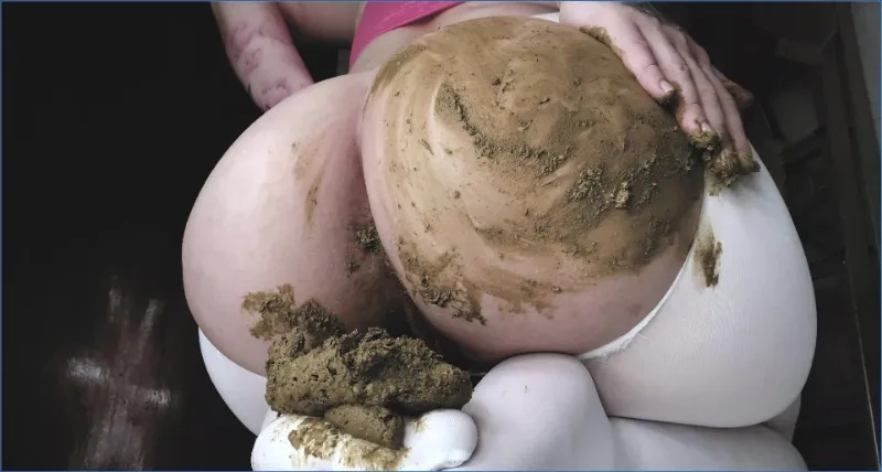Sweet Betty Parlour prezentuje ładne stopy i cuchnącą kupę - wideo scat na GownoHub