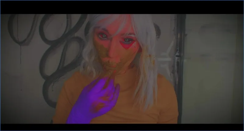 Sweet Betty Parlour ssie brudny plug analny prosto po wypróżnieniu - wideo scat na GownoHub