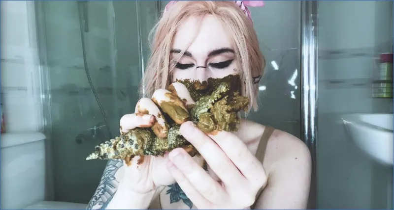 Betty Parlour szaleje z krokodylowa zabawka i gownem - wideo scat na GownoHub