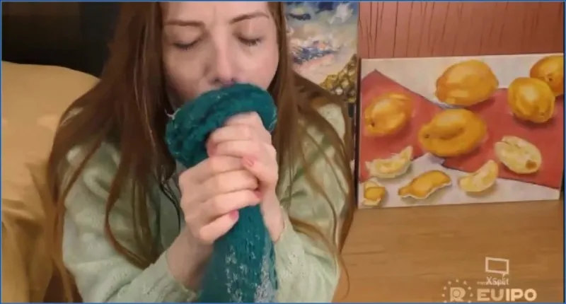Nicol Remy rzyga i pluje przed kamerką internetową - wideo scat na GownoHub