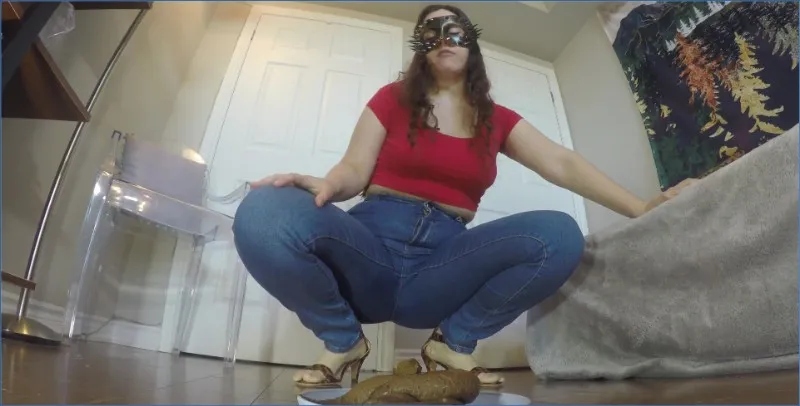 Love Rachelle karmi swoją świnkę zasraną komendą JOI - wideo scat na GownoHub