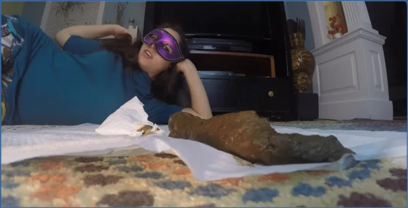Love Rachelle rozkazuje niewolnikowi jeść wyłącznie gówno - wideo scat na GownoHub
