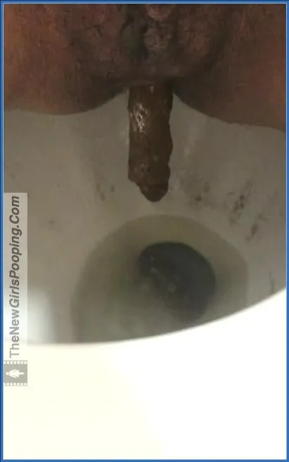 Solo Sabrina Poops on Toilet While Chatting on Camera - wideo scat na GownoHub