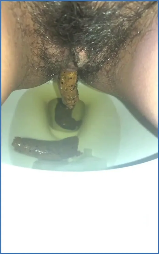 EFRO Sabrina Relieves Herself on the Toilet - wideo scat na GownoHub
