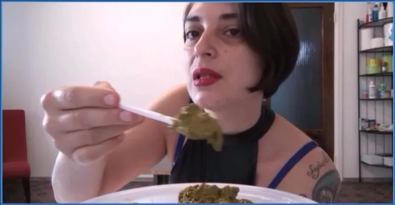 Mistress Roberta's Morning Scat Ritual in 4K - wideo scat na GownoHub